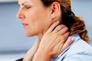 گردن درد می تواند نشانه چه بیماریهایی باشد؟